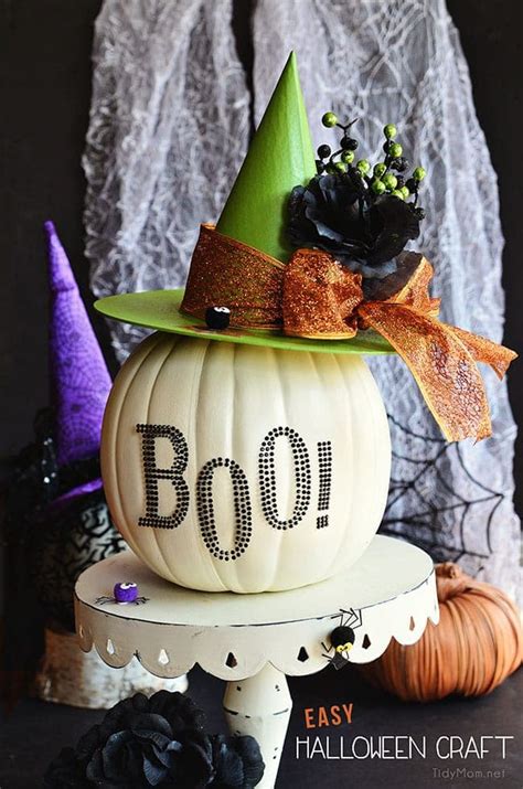Halloween DIY: Luminescent pumpkin and witch hat centerpiece